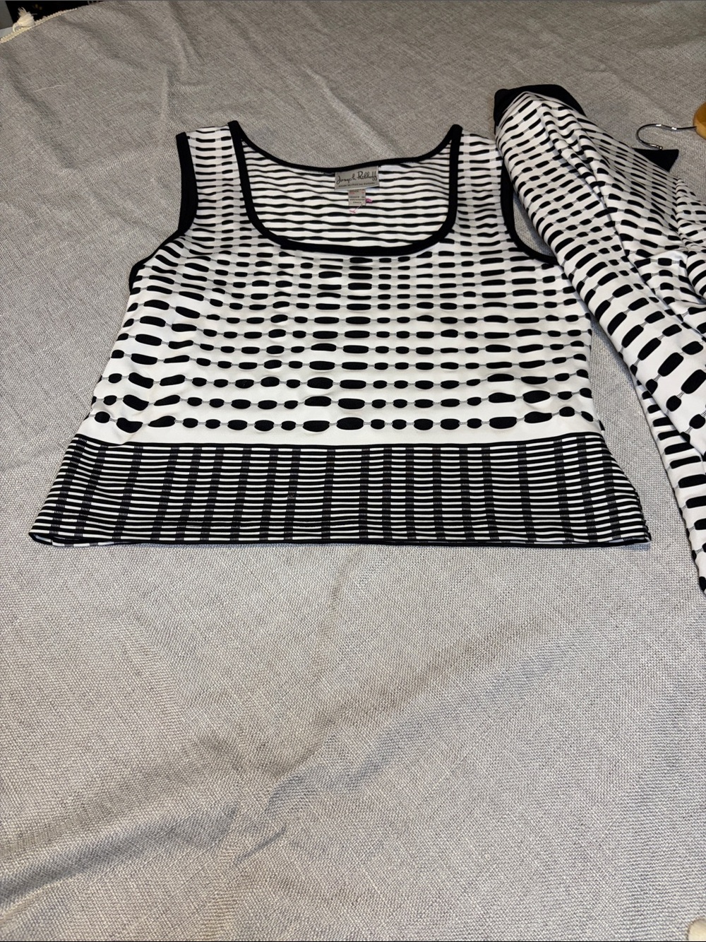 Joseph Ribkoff Set Cardi and Shell - Picture 3 of 16